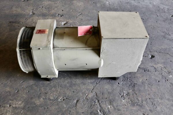 Blocher Generator 30HP 20KW 1750RPM OUA180L006 #0062 - Image 5